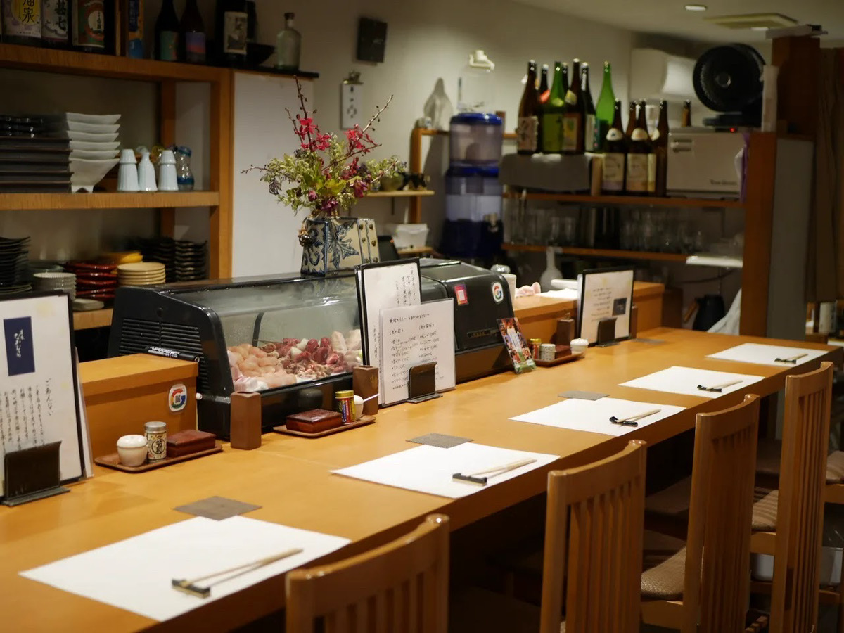 店の現場で調理する様子