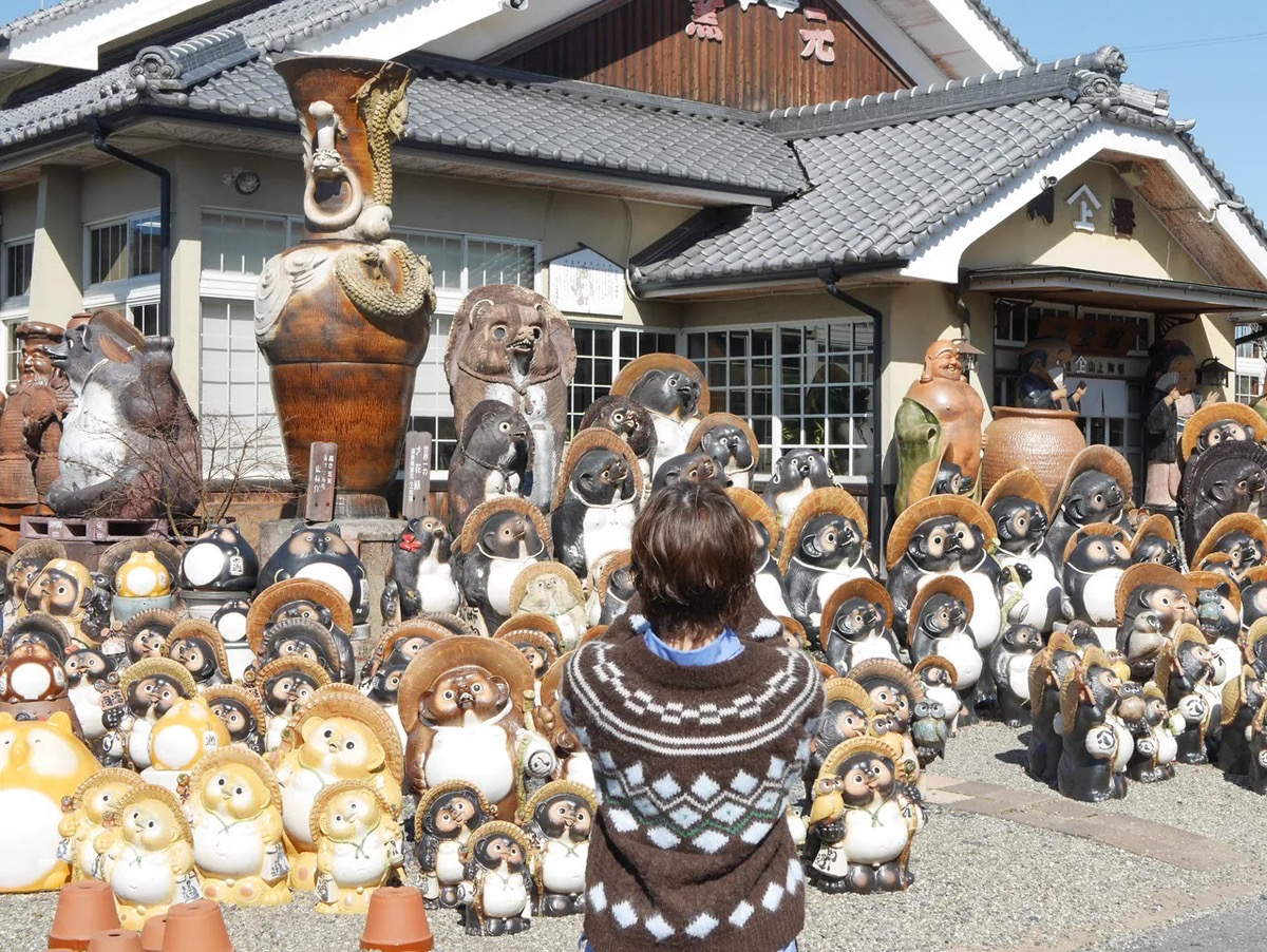 信楽の店先